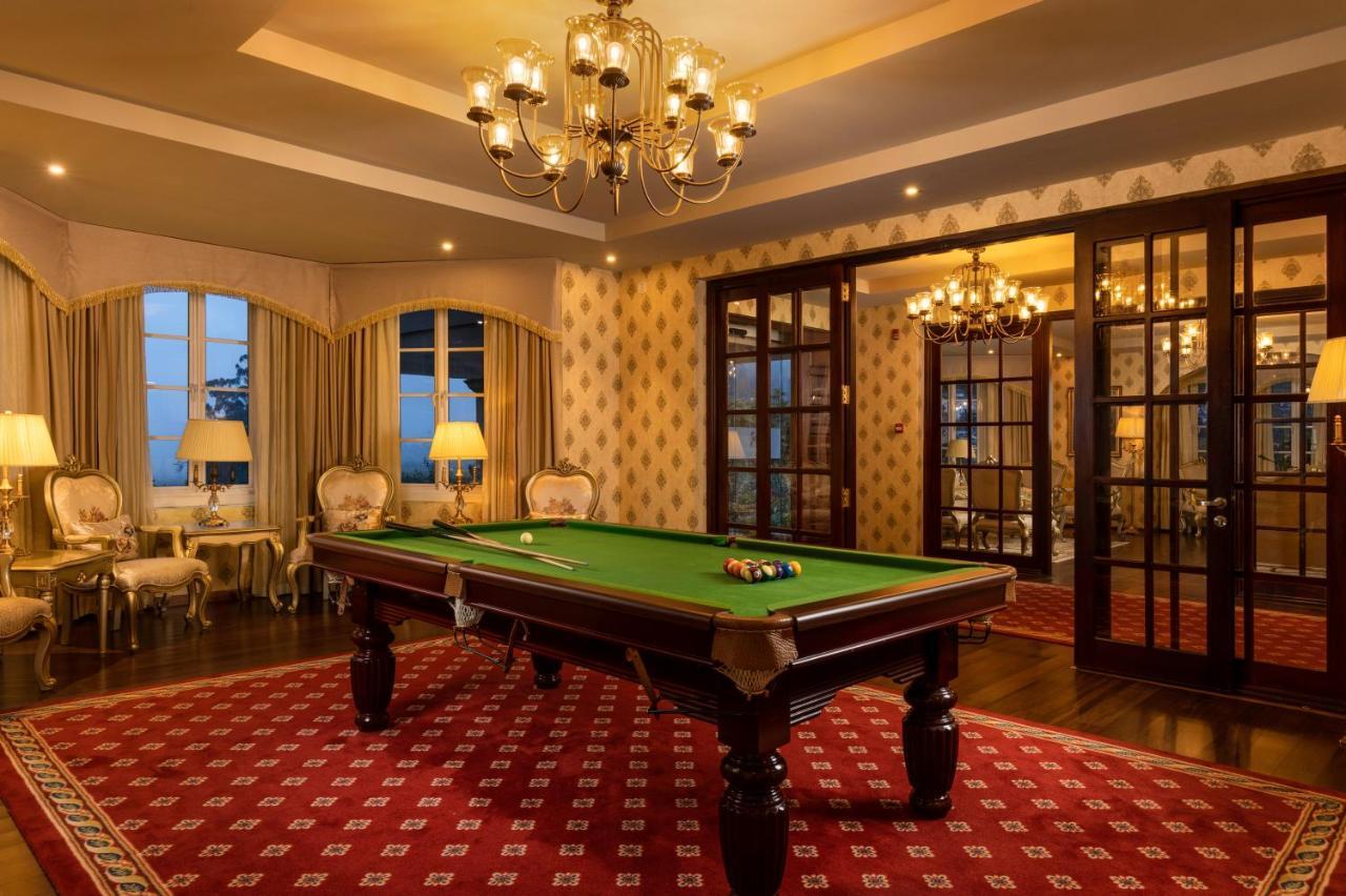 The Westbury Palace Нувара-Елія Екстер'єр фото